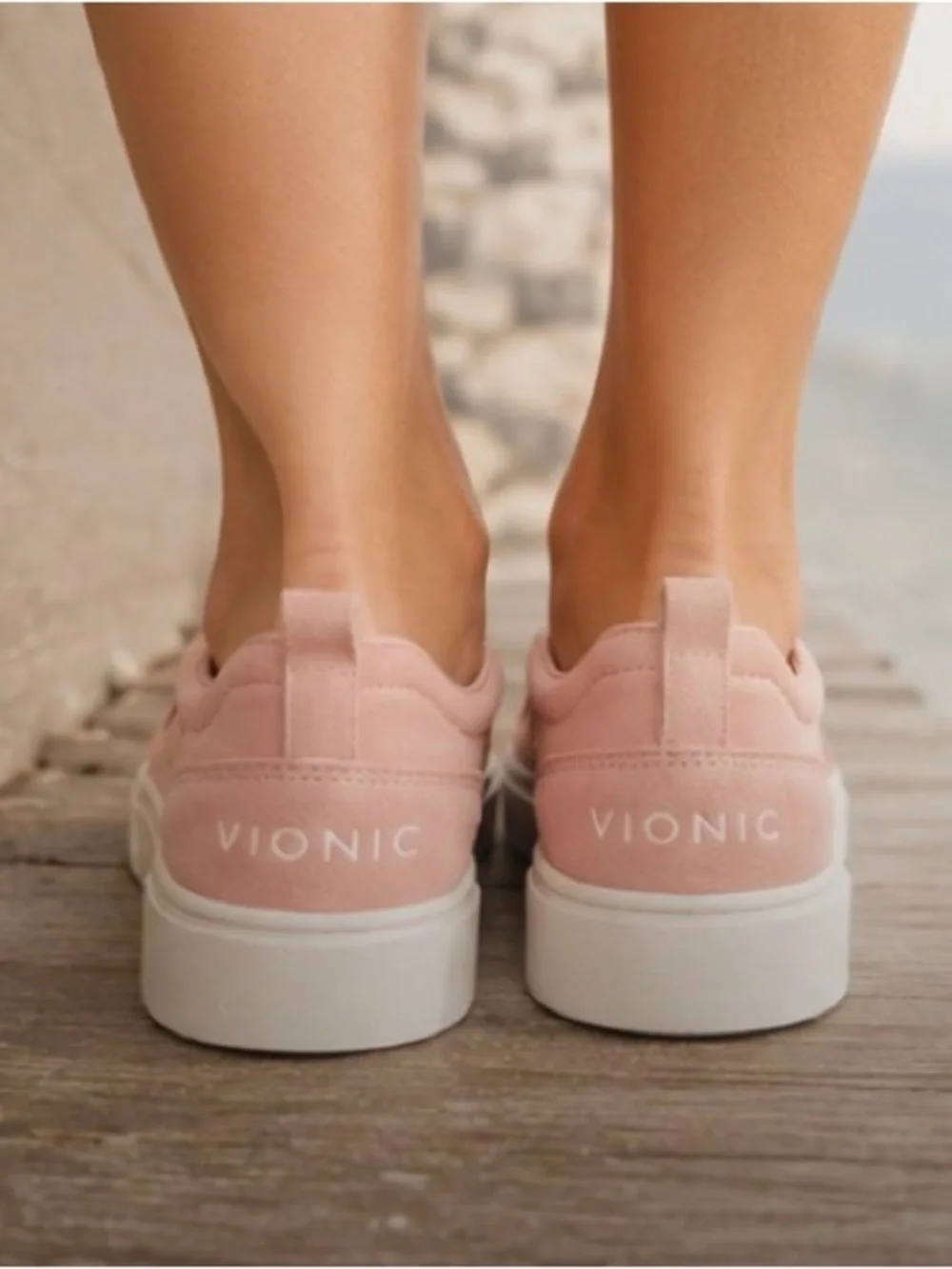 NWT Vionic Kimmie Roze Perforated Suede Slip On Sneaker 6.5